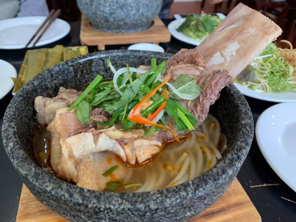 bún bò bốc khói đà lạt