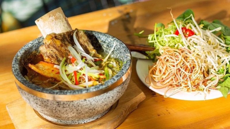 bún bò bốc khói đà lạt