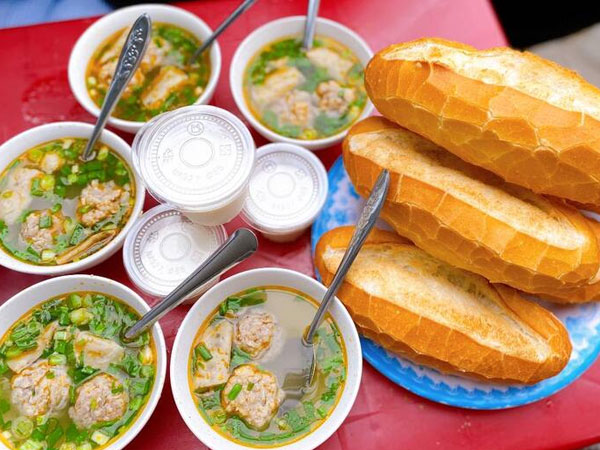 Bánh Mì Xíu Mại - Món Ăn Sáng Lý Tưởng