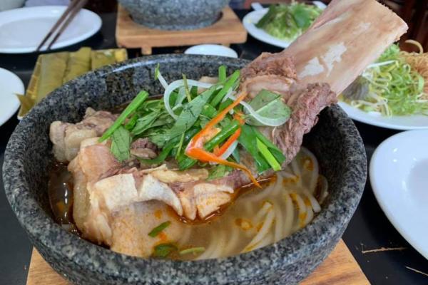 Bún Bò Bốc Khói Đà Lạt